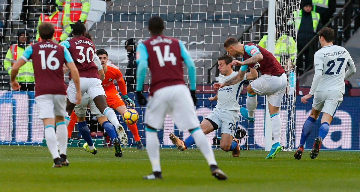 Fumigan a directivo del West Ham por comentarios racistas