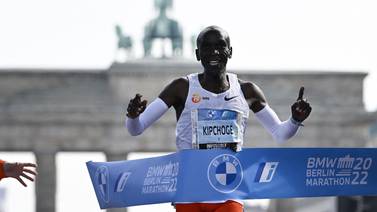 Eliud Kipchoge pulverizó su propio récord mundial en la maratón