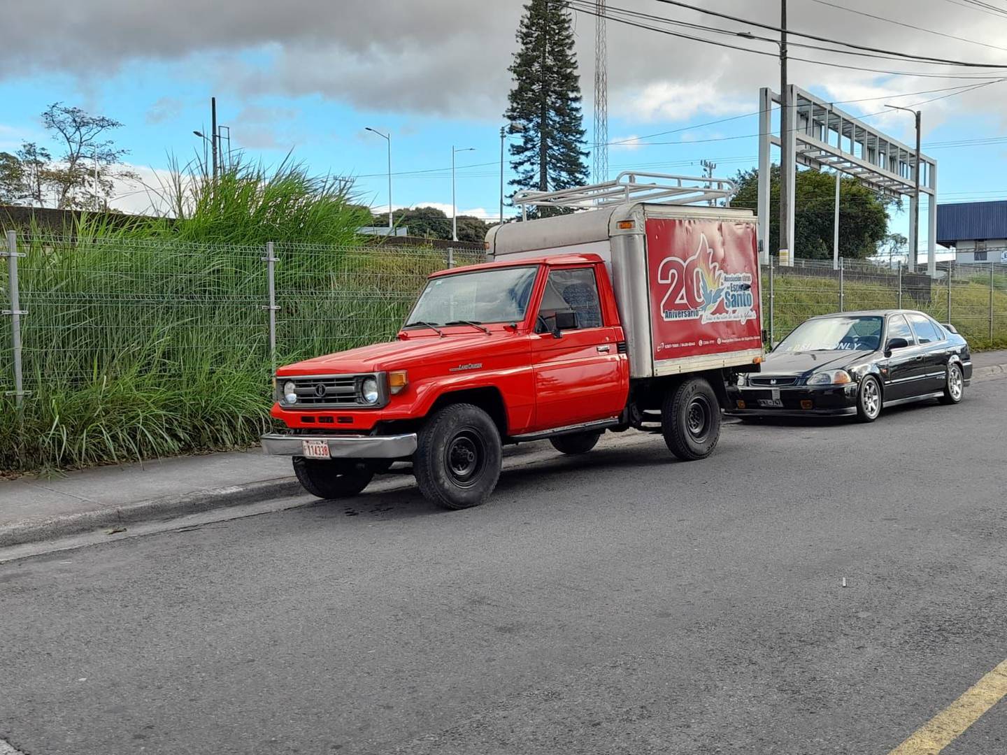 Delincuentes roban camión de Obras del Espíritu Santo en Alajuela. Foto Obras del Espíritu Santo