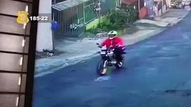Buscan a motociclista sospechoso de abusar de mujer en Alajuela (Video) 