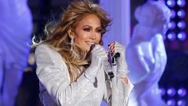 Video: Jennifer Lopez muestra sus cositas para San Valentín