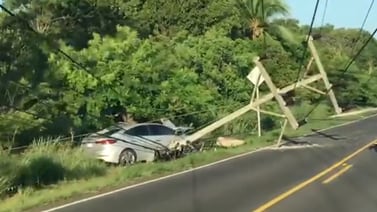 (Video) Chofer se queda dormido y 'se lleva' siete postes en Guanacaste