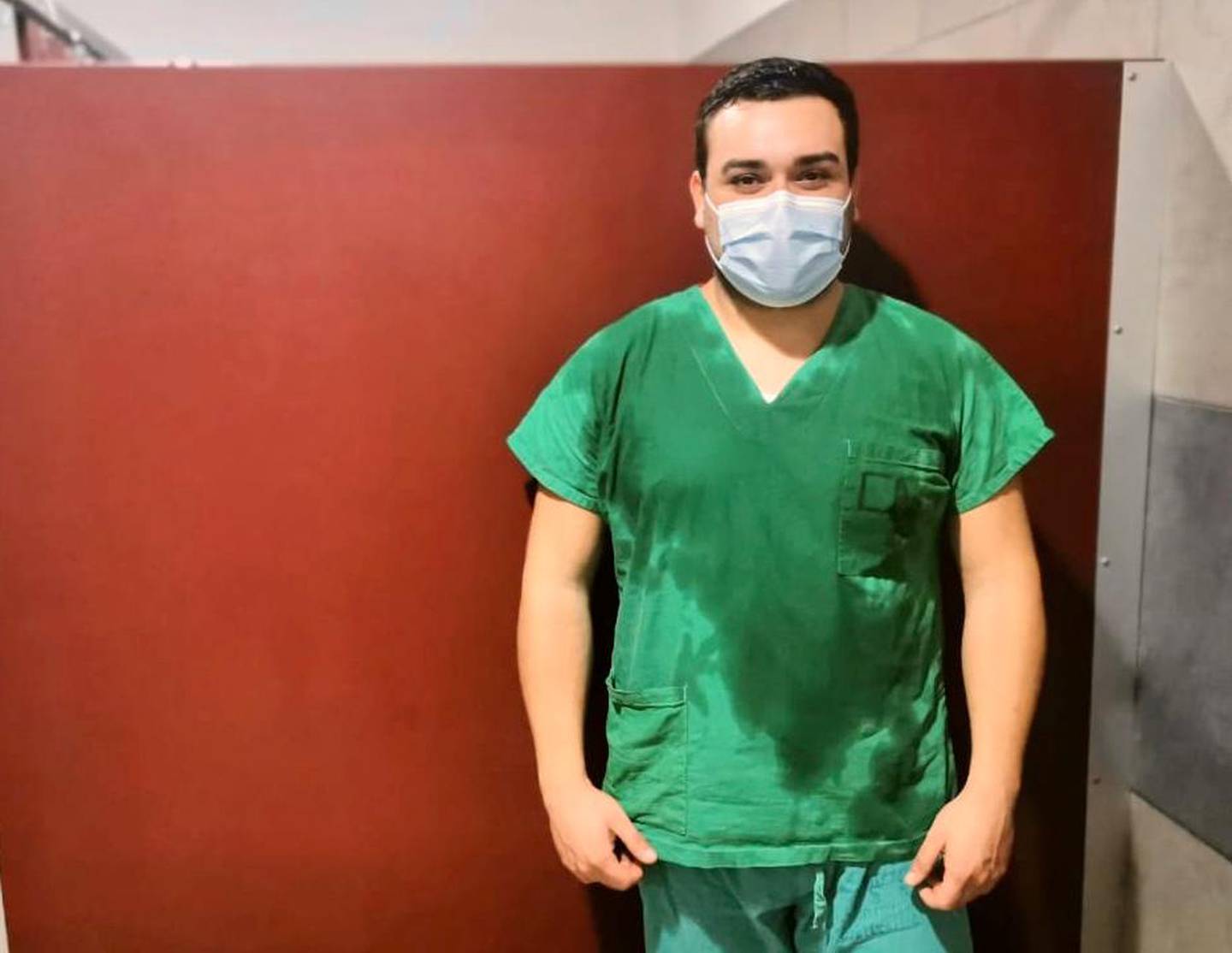 El doctor Julio Artavia Quirós, tiene 29 años y desde los 24 está al servicio de los pacientes
