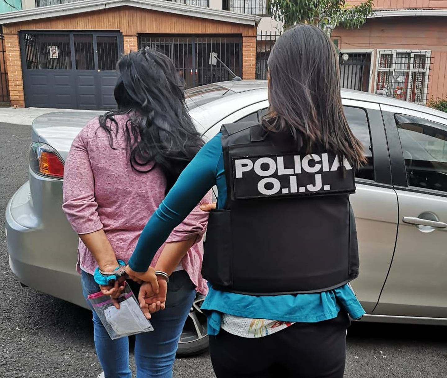 Detienen a 5 sujetos sospechosos de conformar banda dedicada a robar celulares en buses de San José. Foto OIJ.