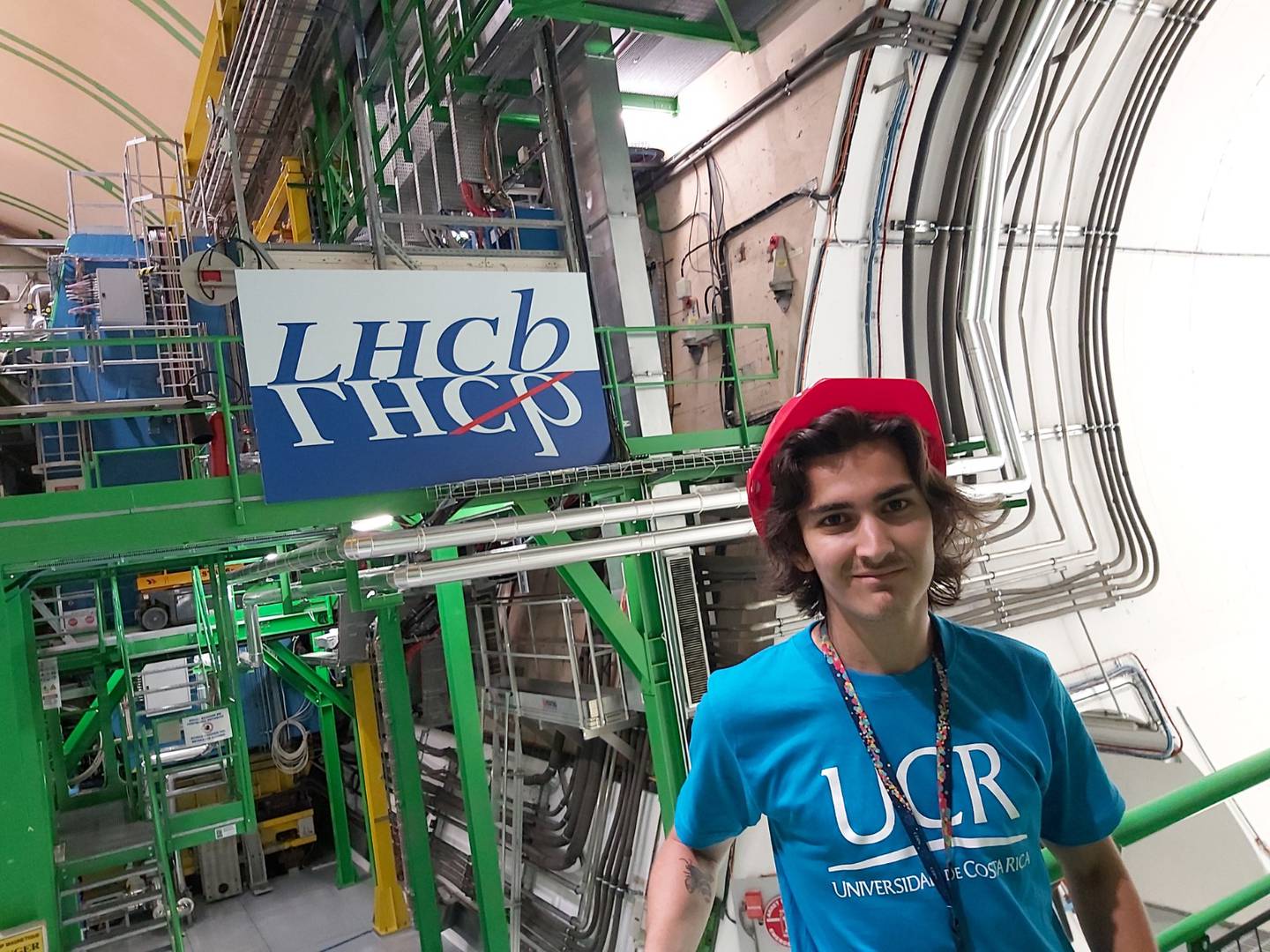 El joven tico Matías Leandro Flores, de 22 años, ganó un premio en el Programa de Verano de la Organización Europea de Investigación Nuclear (CERN) en Ginebra, Suiza.