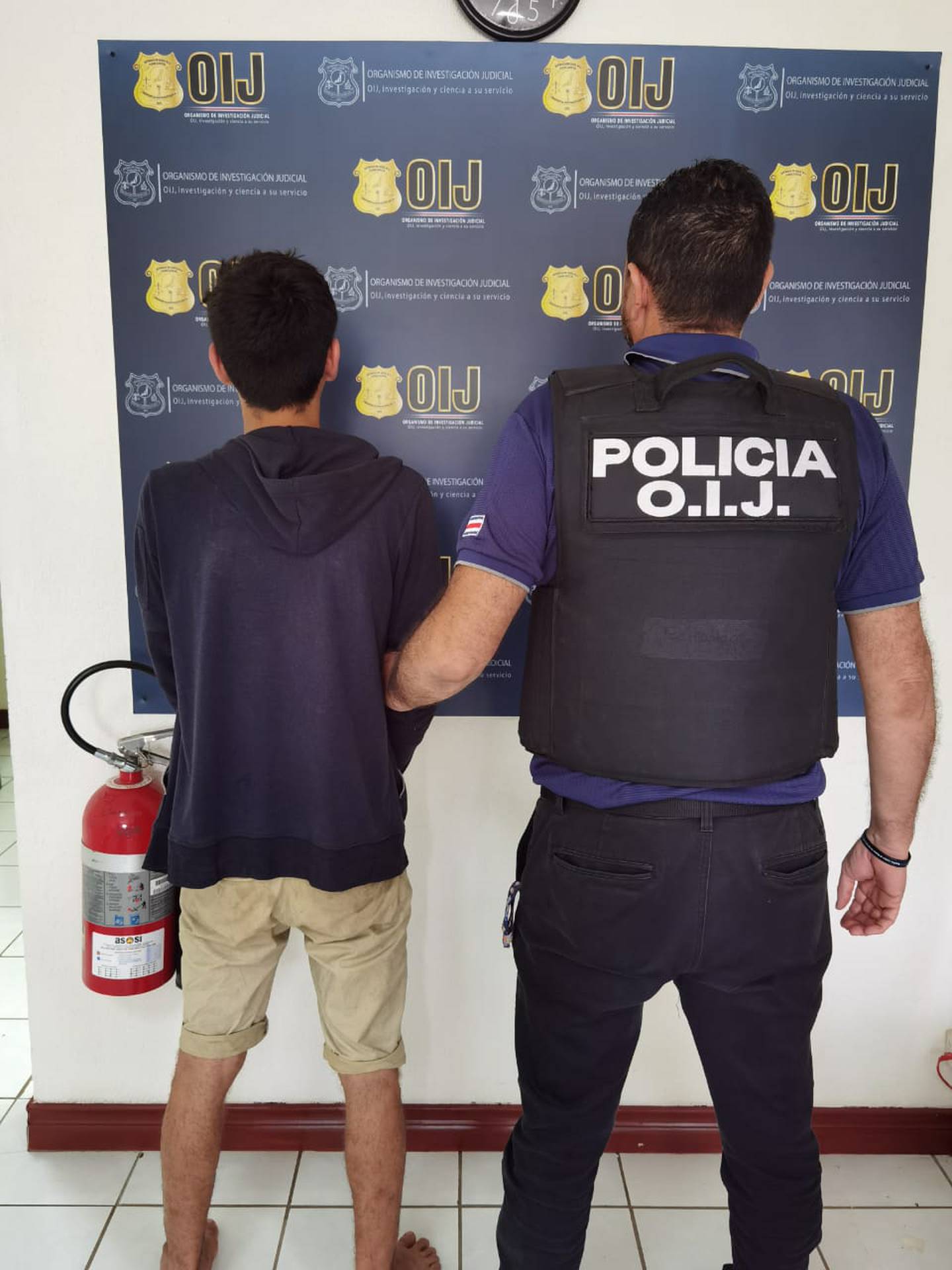 El joven fue detenido la noche del martes en el centro de Cóbano. Foto OIJ.