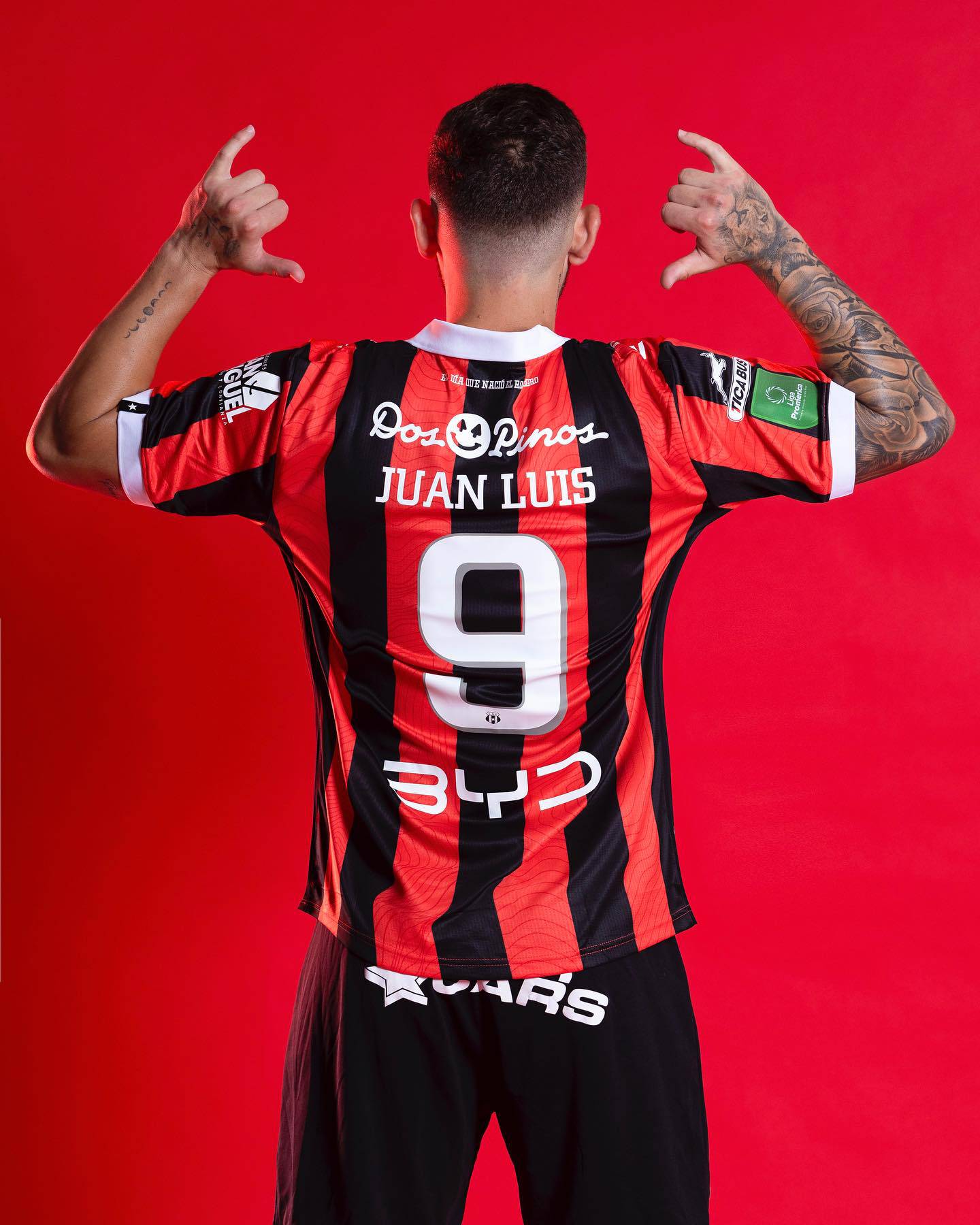 Jonathan Moya llevará el nombre de su papá en la camisa 9 de Liga Deportiva Alajuelense.