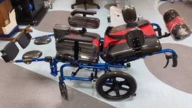 Mamá lleva dos años y ocho meses pidiendo silla de ruedas para hijo con parálisis cerebral