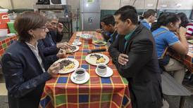 Estudiante comió pintico con Óscar Arias antes del examen de bachillerato