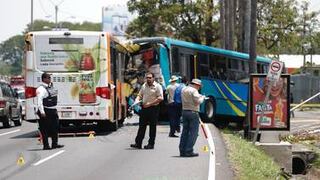 Bus chocado en la General Cañas no tiene permisos del CTP para trabajar en una ruta regular