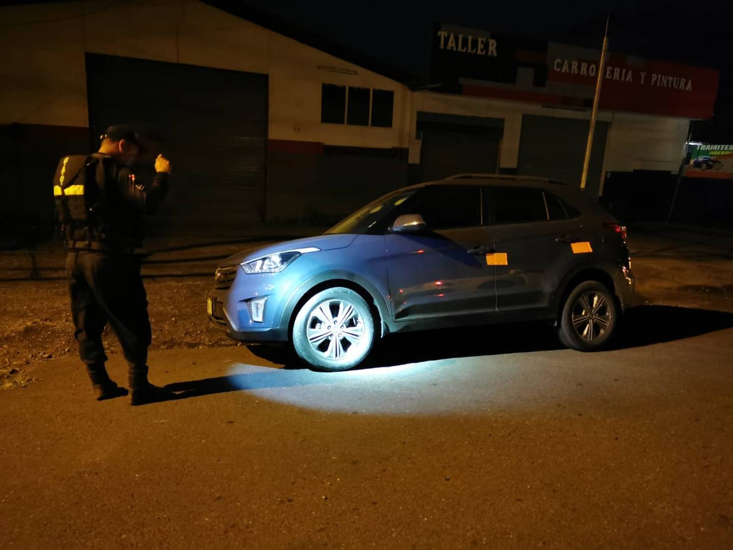 Delincuentes asaltan vivienda y roban 4 vehículos en Pococí, uno de los carros fue recuperado por la Fuerza Pública. Foto Reyner Montero.