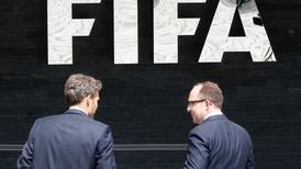 FIFA suspende ocho futbolistas de por vida por amaño de partidos