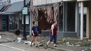 Videos: Cazador de tormentas muestra la furia del huracán Laura en Luisiana