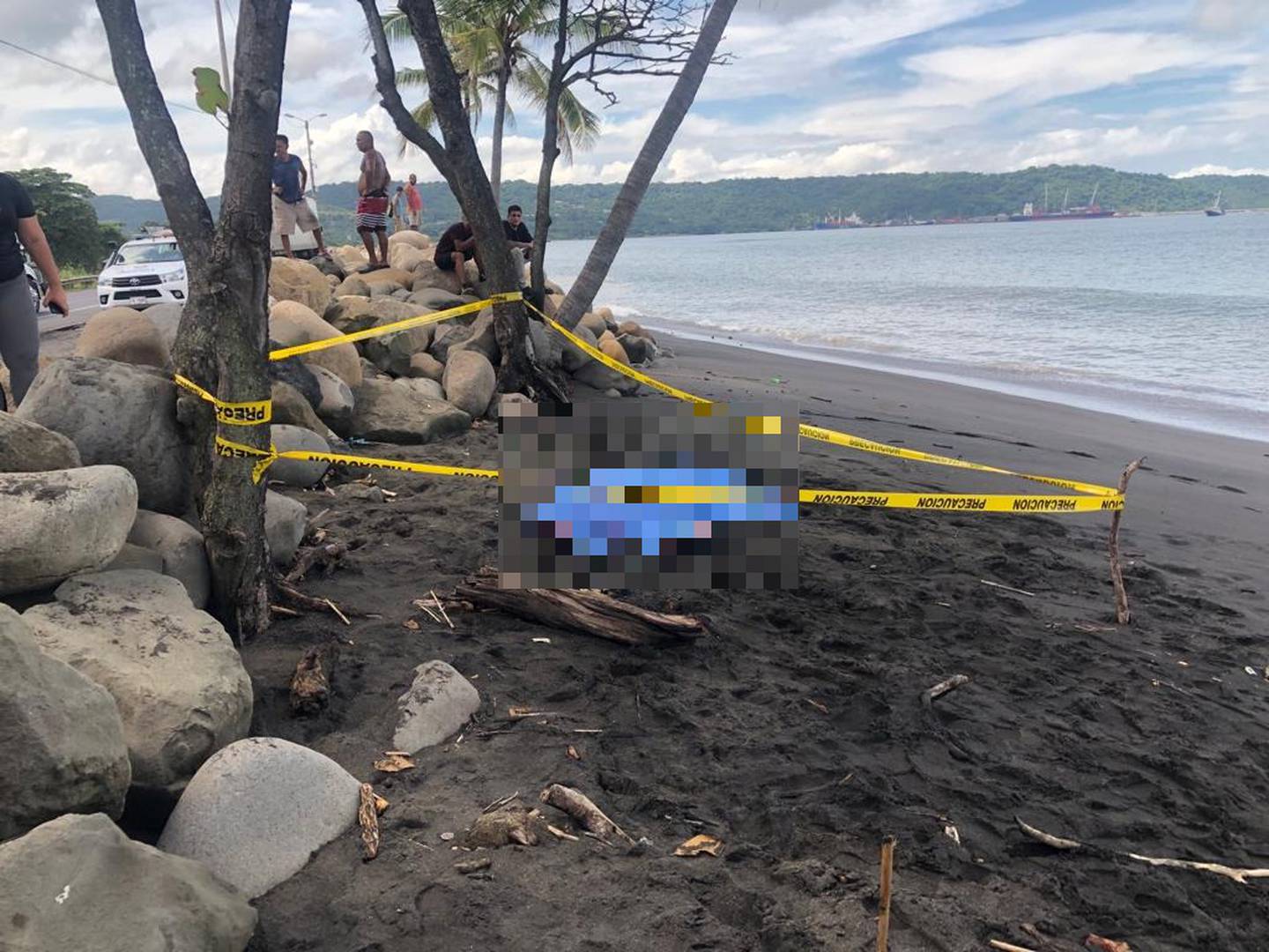 El accidente acuático ocurrió la mañana de este sábado en la playa al frente de la escuela de Caldera. Foto cortesía.