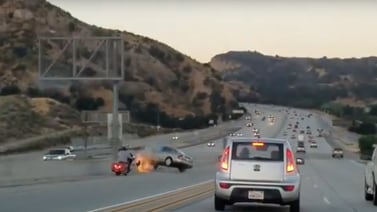 (Video) Bronca en carretera gringa deja grave accidente