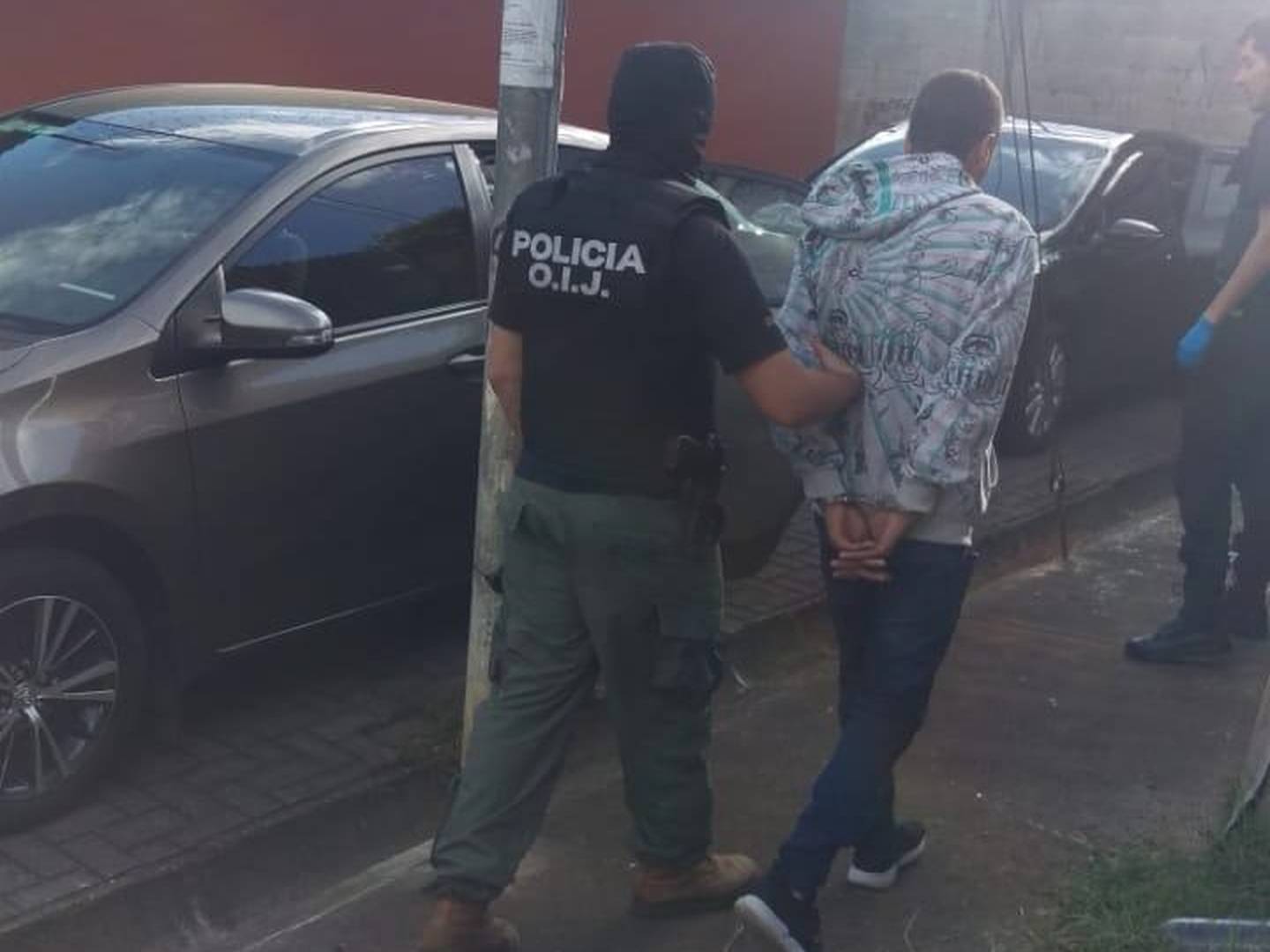 Detienen a dos jóvenes como sospechosos de cometer cuatro asaltos en Desamparados, San José. Foto OIJ.