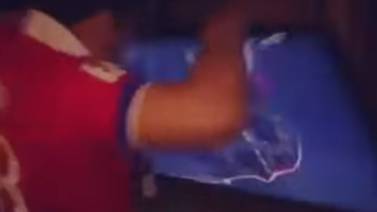 (Video) Chileno se quedó sin Mundial y sin tele... porque lo agarró a golpes