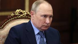Putin se baña en sangre de ciervos para mejorar esperanza de vida, dicen rumores