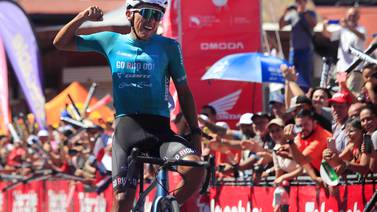 Tico Donovan Ramírez sigue de lider en la Vuelta Ciclística a Costa Rica en una de las etapas más rudas