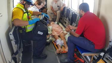 Vuelo entre Limón y San José, con médicos especializados a bordo, salva vida a joven de 16 años