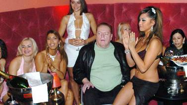 Larry Flynt: el emperador del porno que pasó la mitad de su vida en silla de ruedas