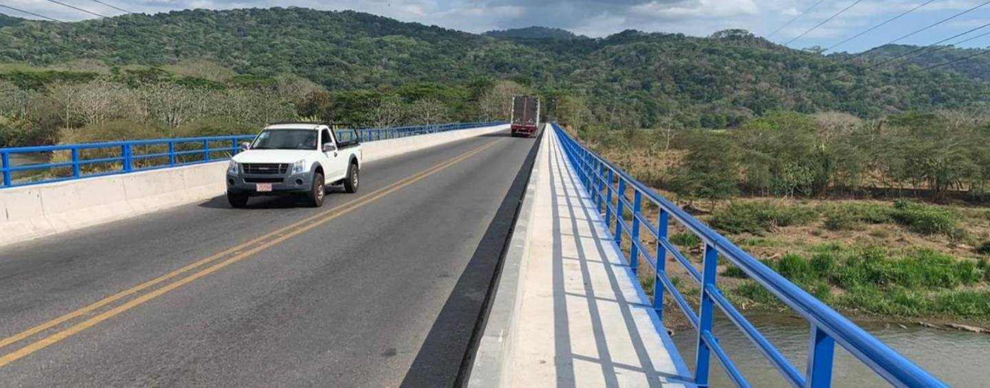 Puente del Tárcoles ya tiene aceras más amplias y mayor seguridad para peatones