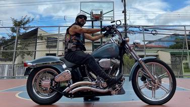 El Renegado también pega porte en Costa Rica con una moto que fue mundialmente famosa