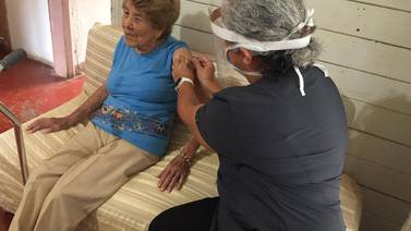 Mamá sancarleña de 103 años y su hija de 83 se vacunaron contra la influenza
