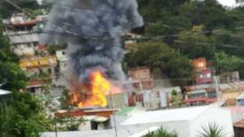 Incendio afectó dos casitas en Curridabat