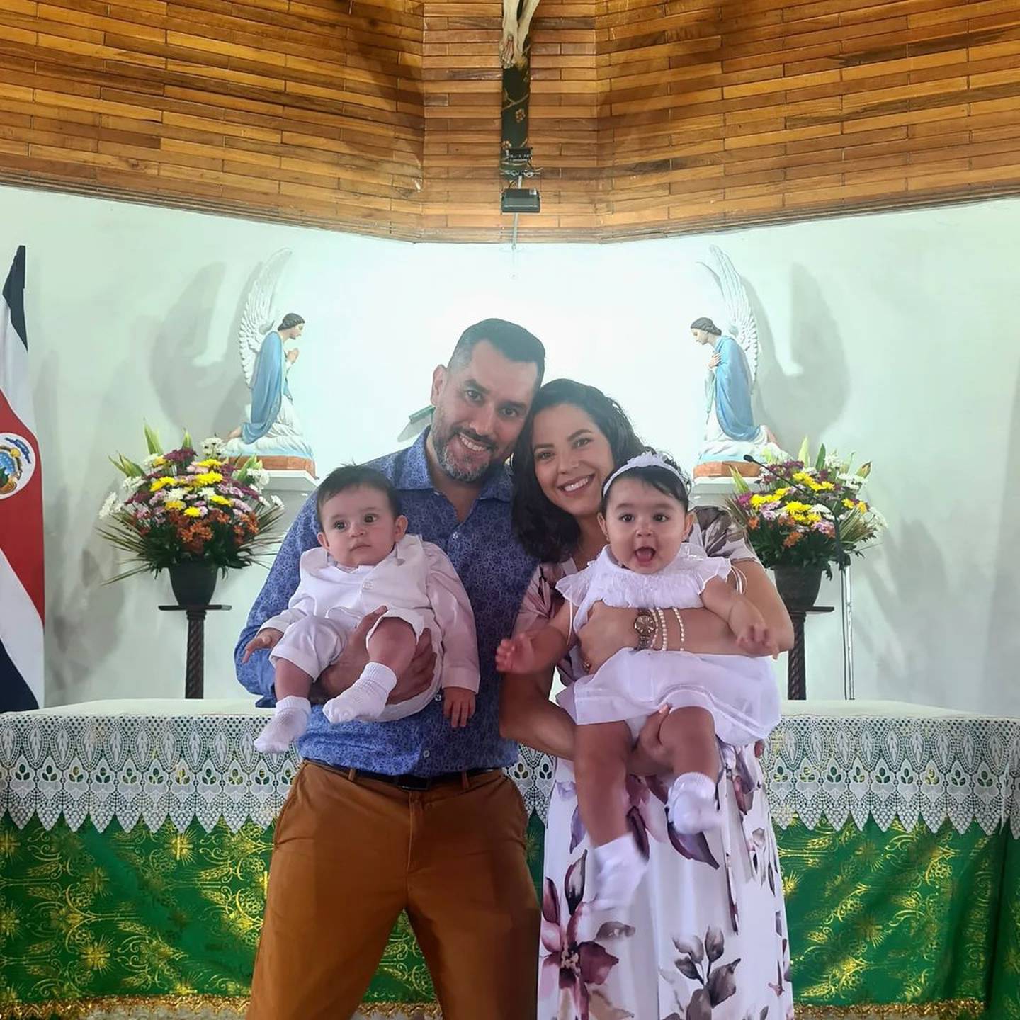 La presentadora de televisión Lussania Víquez celebró el bautizo de sus mellizos Antonella y Alessandro.