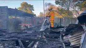 Fatal incendio dejó a una persona fallecida y tres familias sin hogar
