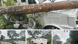 Terraplén por poco entierra carro que transportaba dinero en ruta a Dominical
