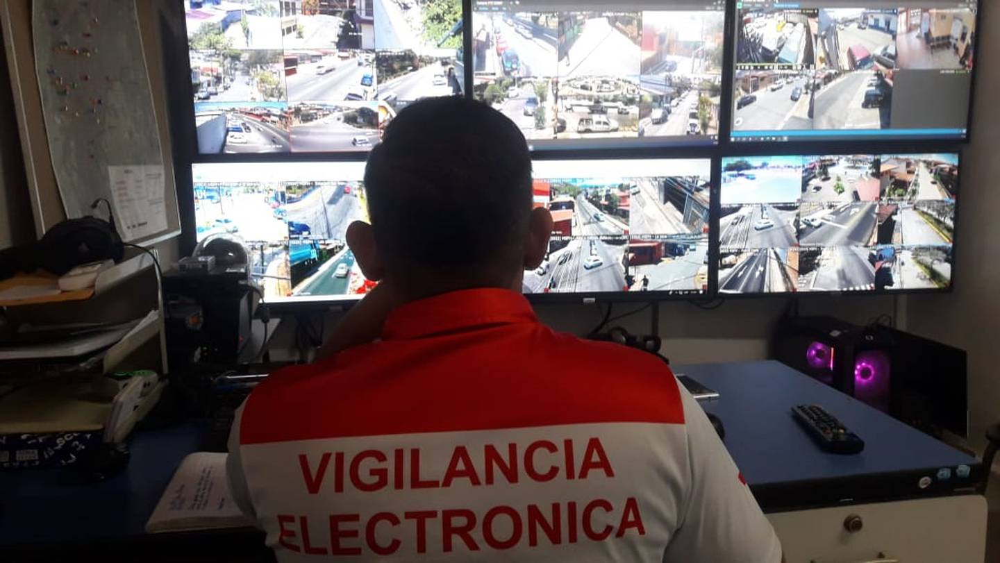 Mano arriba como señal de auxilio universal. Foto cortesía Policía Municipal de San Pablo.