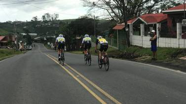 Colombiano Wilson Cardona le dio a su país la primera victoria en la Vuelta 2017