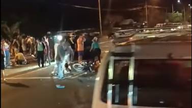 Choque entre moto y camión termina en tragedia 