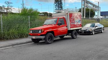 Roban vehículo de Obras del Espíritu Santo y vapulean al conductor en Alajuela