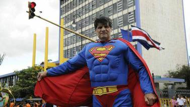 (Video) La historia del último traje del Supermán tico