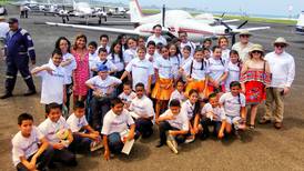 Rally de avionetas alegró a niños limonenses