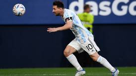 Messi ya llegó a Argentina tras meterle cinco goles a Estonia