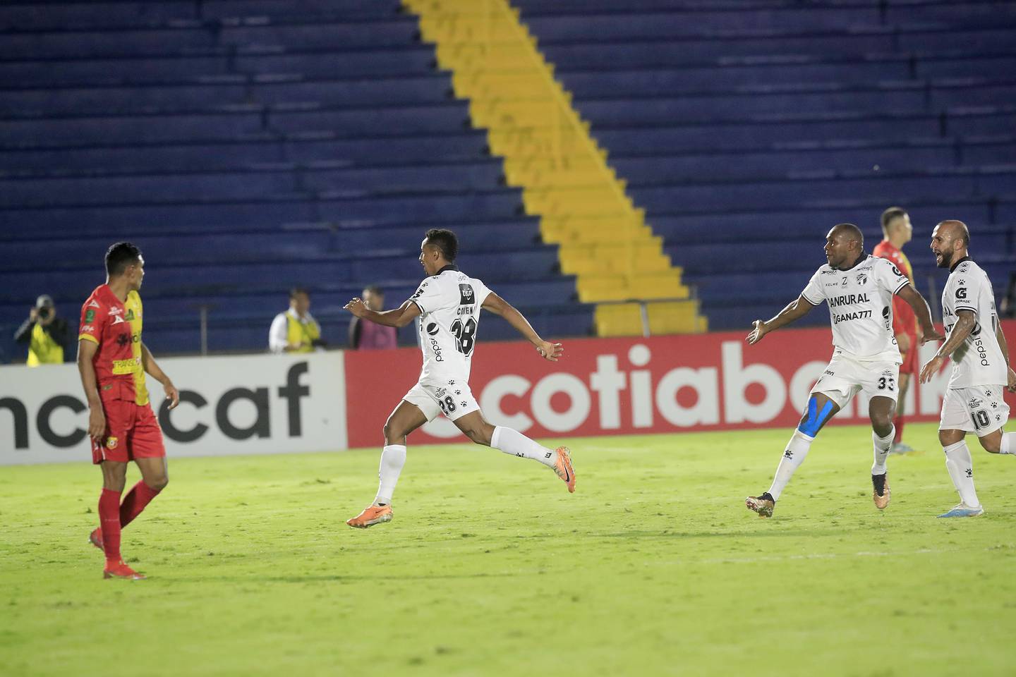 04/10/2023    Estadio Fello Meza, Cartago. El Club Sport Herediano recibió a Comunicaciones, de Guatemala, en partido de vuelta de los cuartos de final de la Copa Centroamericana de CONCACAF.