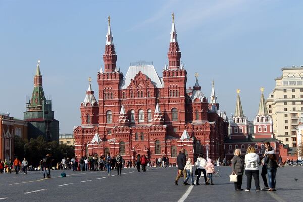 La Plaza Roja es símbolo de Rusia, de seguro muchos ticos pasarán por allí y hasta podrán hablar con algún ruso. Foto: Un Mundo Pequeño