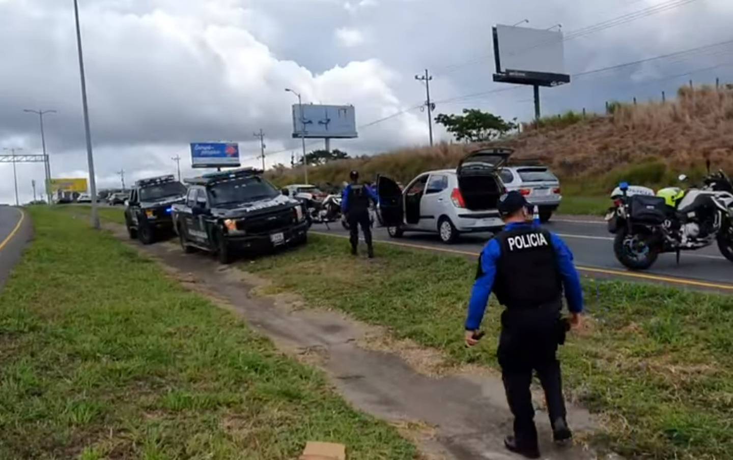 Policía Municipal de Escazú recupera carro que fue robado en Heredia. Foto PM Escazú.