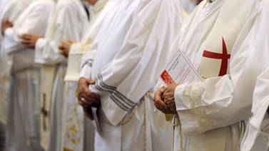 ¿Por qué la Iglesia católica cambia a los sacerdotes periódicamente?