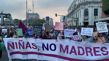 Día de la Mujer: El “Ni una menos” sonó con fuerza en la tradicional marcha del 8M