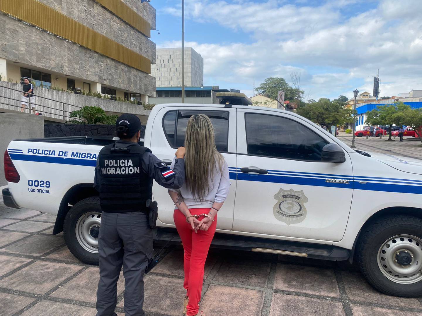 La mujer de apellido Rodríguez fue entregada a la Fiscalía. Foto Migración.