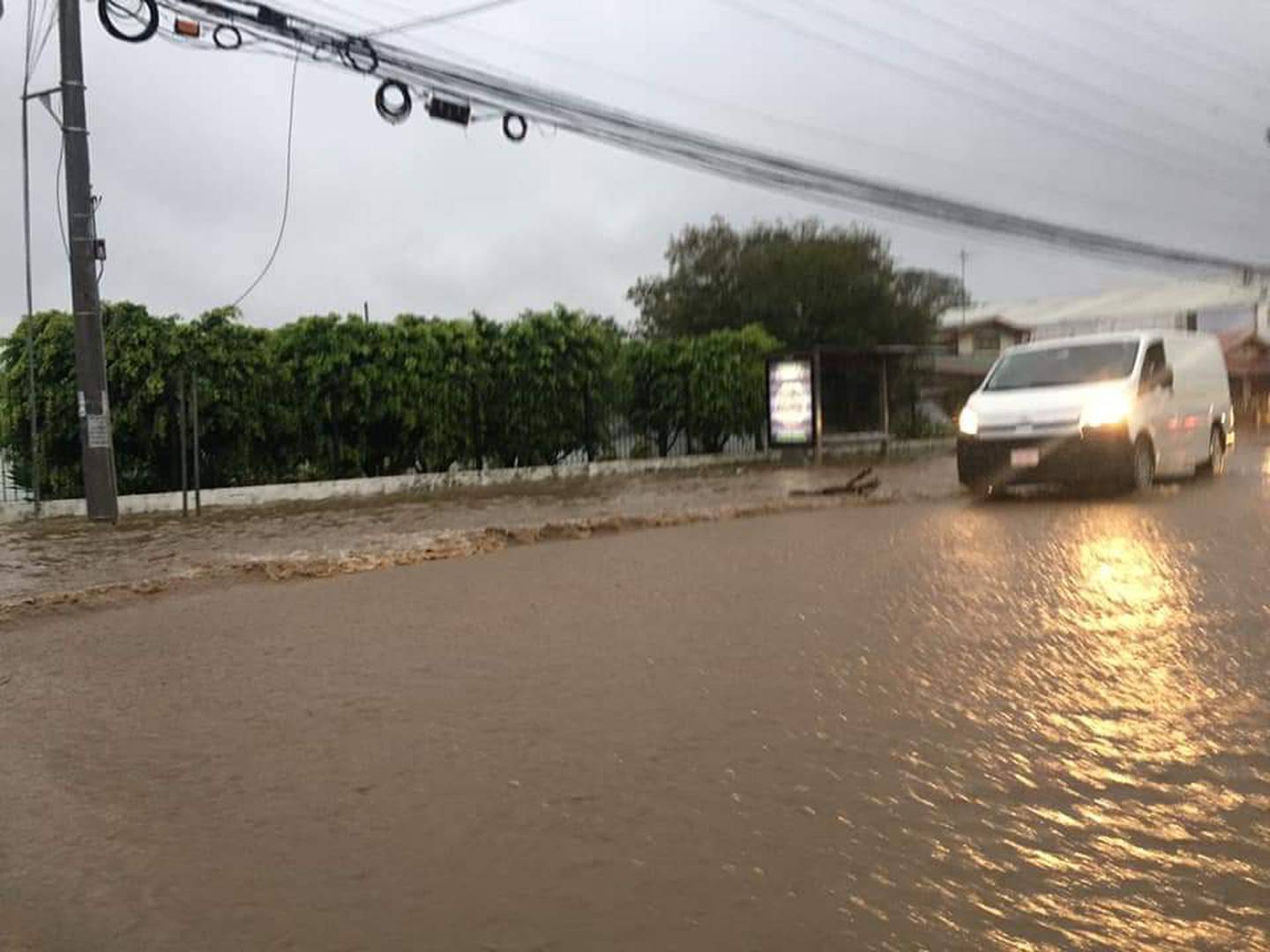 Lluvias causas inundaciones en Curridabat. Foto cortesía.