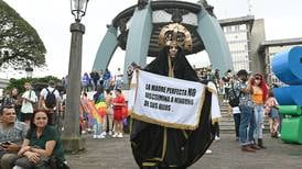 Imágenes así de llamativas se vieron en la Marcha del Orgullo gay (fotos)