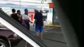 (Video) Pleito en gasolinera Delta de Pavas porque conductor no quiso pagar