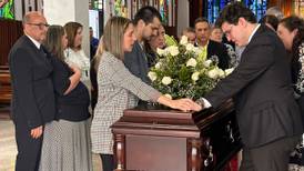 Así recibieron familiares y amigos el cuerpo de doña Inés Sánchez 