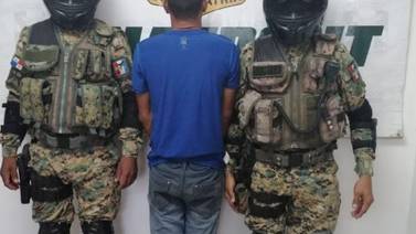 Policías panameños detienen a dos reos ticos con brazalete